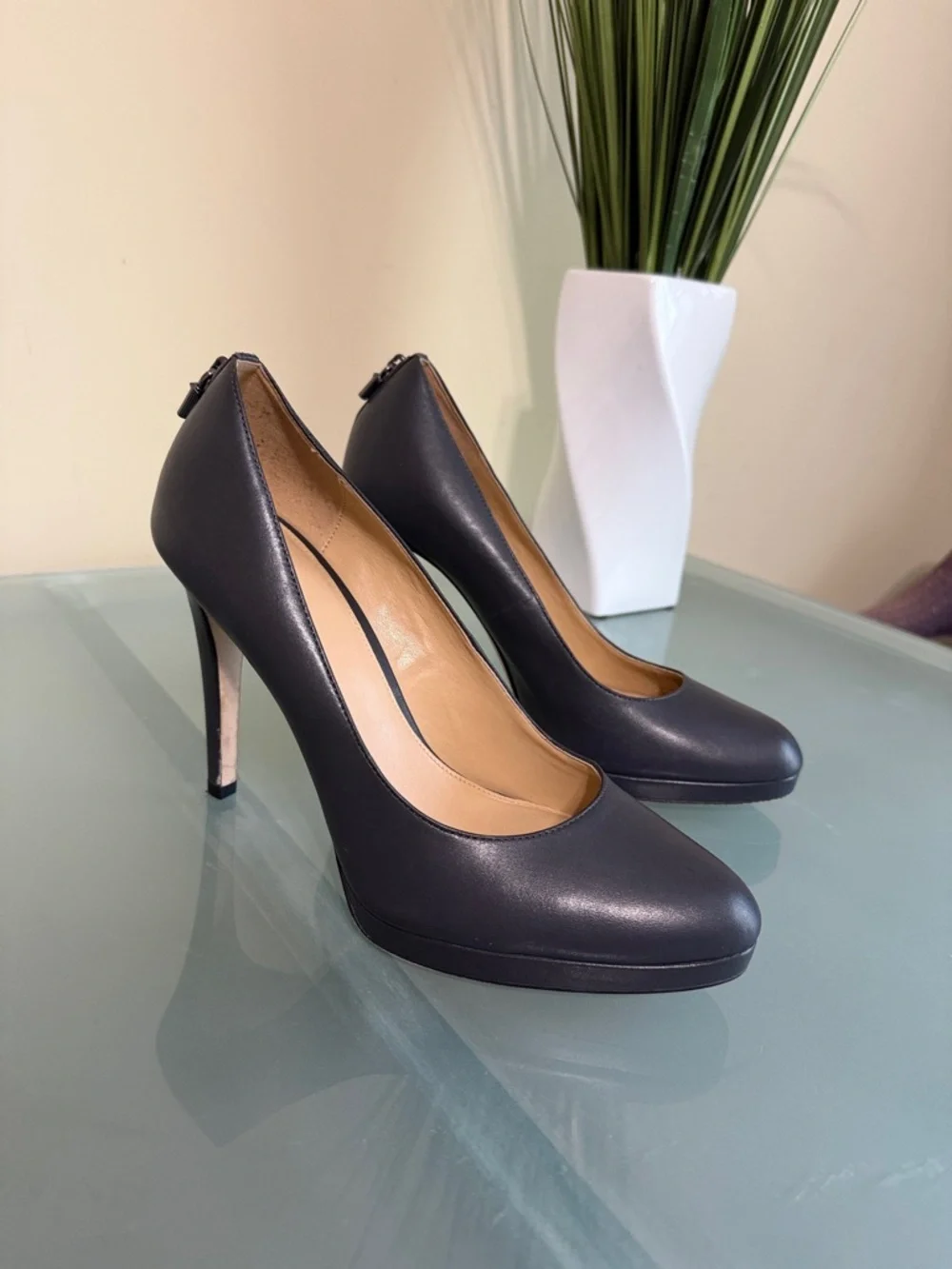 Like NEW MICHAEL Michael Kors Black Leather Stiletto Designer Pumps Size 10